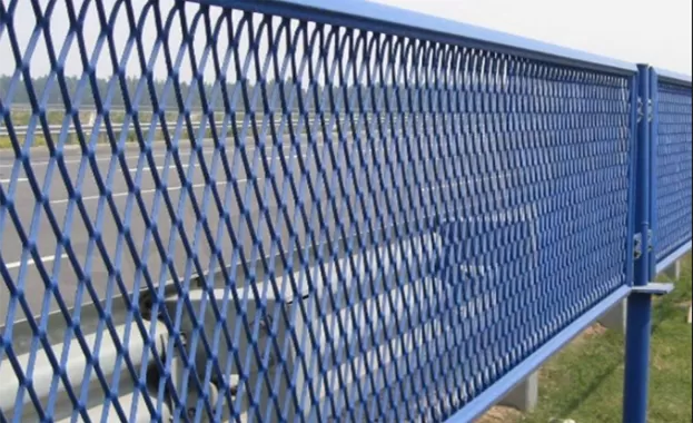 What Are The Advantages Of Highway Anti-Glare Mesh?